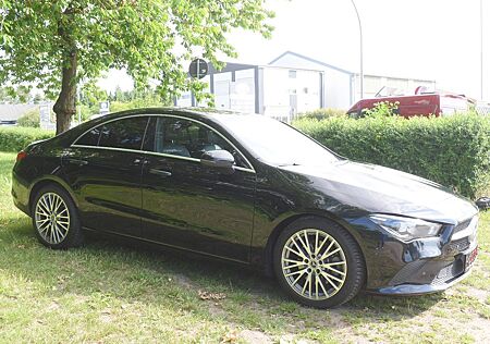 Mercedes-Benz CLA 220 4MATIC AUTOMATIK LEDER SPORTFAHRWERK 2H.