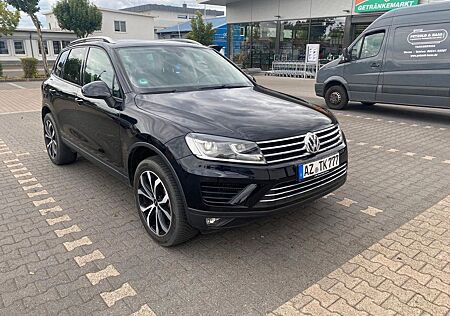 VW Touareg Volkswagen V6 3.0TDI 8Gang, AHK, PANO, 20Zoll,EURO6