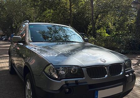 BMW X3 3.0iA e83 PDC LEDER XENON 2. HAND Autom. 4x4