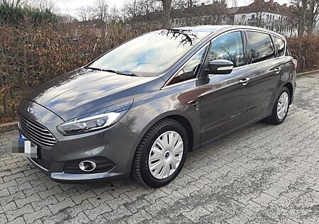Ford S-Max 2,0 TDCi 132kW Titanium PowerShift Tit...