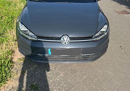 VW Golf Volkswagen 1.0 TSI Trendline / 1. Hand