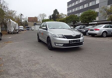 Skoda Rapid Spaceback Emotion Plus Folie am Fahrzeug