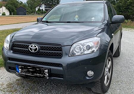 Toyota RAV 4 2.0 4x4 Executive Automatik Leder AUTOGAS