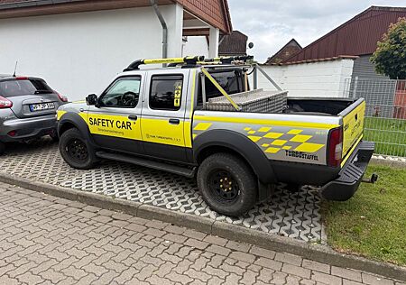 Nissan NP 300 4X4 DOPPELT KABINEN TÜV 01 / 2028