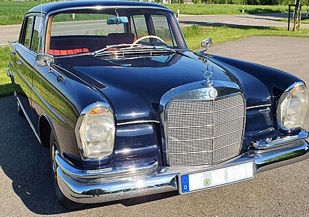 Mercedes-Benz 220 SEB Coupe W111 Sechszyl. 120 PS