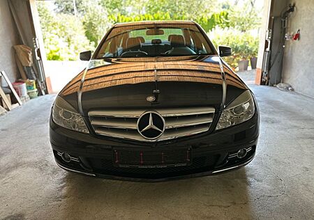 Mercedes-Benz C 200 CGI BlueEFFICIENCY ELEGANCE Autom. ELE...