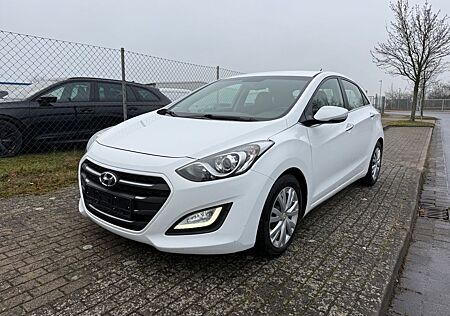 Hyundai i30 1.6 CRDI/AUTOMATIK/KLIMA-AUT/SHZ/TEMP/PDC/