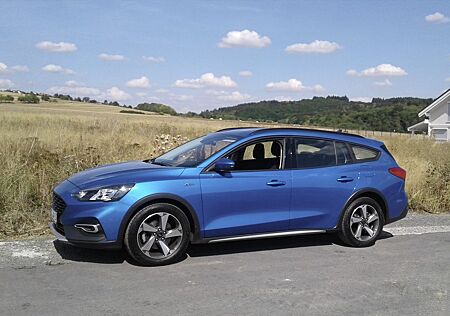 Ford Focus TDCi Active X *TEMP*STHZ*SHZ*LED*AHK*-Garant