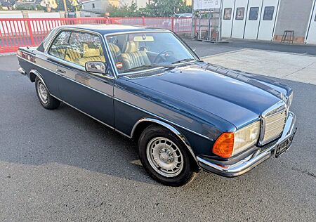 Mercedes-Benz 230 Coupe Automatik Leder TÜV neu kein Rost