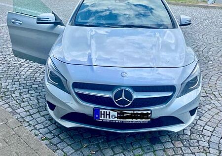 Mercedes-Benz CLA 200 -