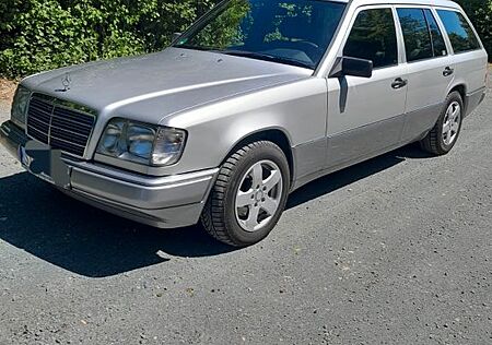 Mercedes-Benz E 280 W 124 Kombi SSD, AHK, TÜV 7/26, Klima
