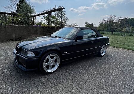 BMW 320i Cabrio + extra Hardtop TÜV NEU