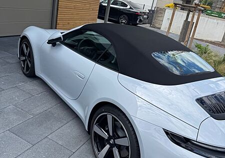 Porsche 992 Carrera Cabriolet Facelift Neuzustand