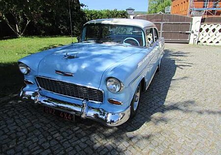 Chevrolet BelAir restmod 5.7 L V8 mit Automatikgetriebe Tw