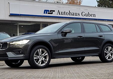 Volvo V60 Cross Country Pro AWD