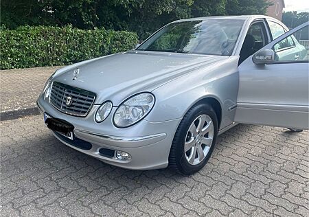 Mercedes-Benz E 240 AVANTGARDE . Kein rost . Für Liebhaber