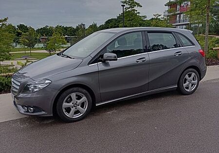 Mercedes-Benz B 180 -