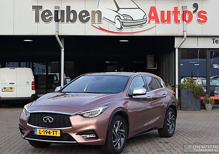Infiniti Q30 1.6t Premium Tech navi panorama dach kamera