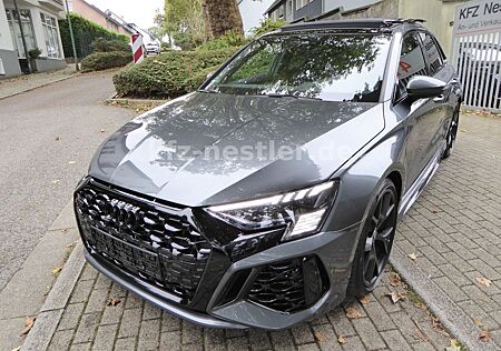 Audi RS3 Sportback Pano/Raute/19"/AGA/HUD/B&O/280Kmh