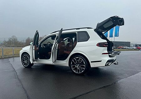 BMW X7 xDrive40d 22"+AHK+7 SITZ+LUFT+DEUTSCHES AUTO