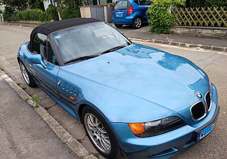 BMW Z3 Roadster 1.9 - blau, aus James Bond Goldeneye