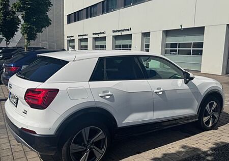 Audi Q2 Sport 2.0 TDI quattro Navi LED Einparkhilfe