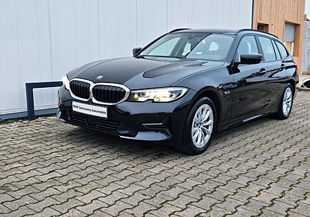 BMW 330e *LCProf*HUD*AHK*ACC*HiFi*KAMERA*SPORT