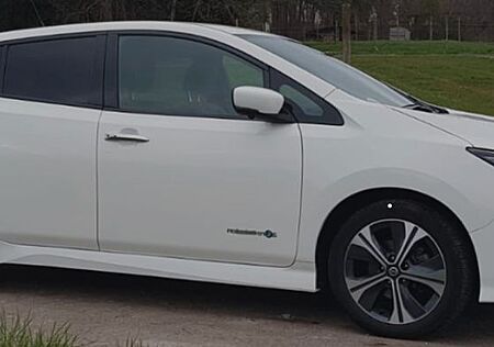 Nissan Leaf 150 PS 40KWH Tekna Vollausstattung