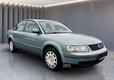 VW Passat Volkswagen 1.8 Limousine*KLIMAAUT*SITZHZG*