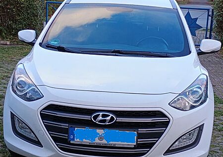 Hyundai i30 blue 1.6 CRDi PASSION 110 PS Diesel Shzg.