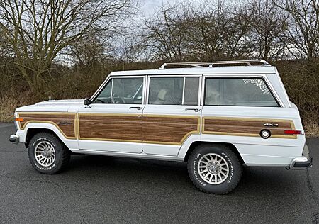 Jeep Grand Wagoneer