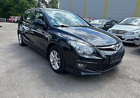 Hyundai i30 blue 1.6 CRDi 66 kW Classic