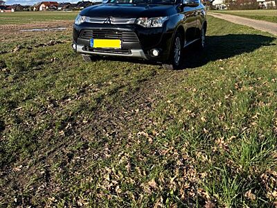 Mitsubishi Outlander 2.2 DI-D 4WD 7-Sitzer Automatik AHK