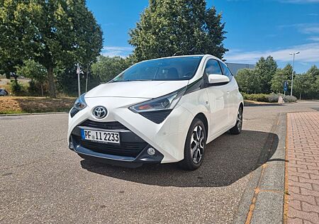 Toyota Aygo (X) Aygo (X) 1,0-l-VVT-i x-play club x-play club