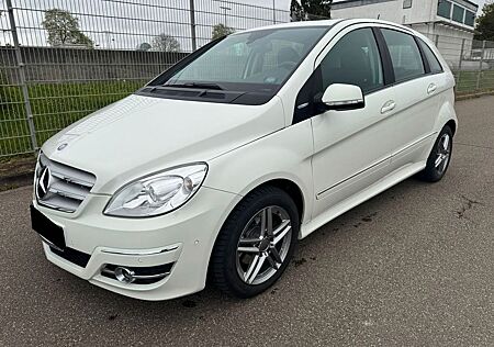 Mercedes-Benz B 180 B180 PDC SITZHEIZUNG gepflegt!