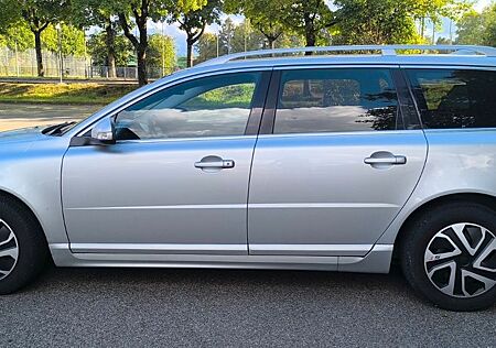 Volvo V70 D5 AWD KLİMA,NAVİ,XENON UND VİELES MEHR