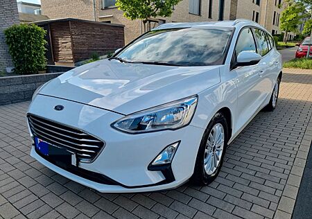 Ford Focus 1.5 Turnier Titanium/Schalter/Navi/Pdc/1Hd