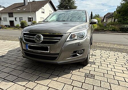 VW Tiguan Volkswagen 2.0 TDI Sport & Style Automatik Sport...