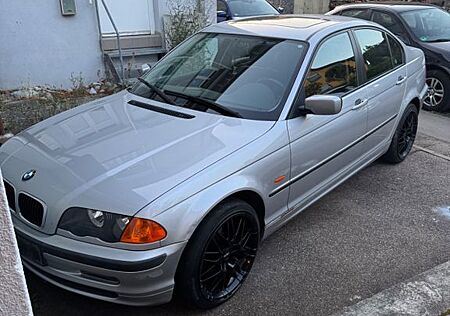 BMW 318i Sport Edition Sport Edition