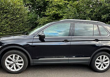 VW Tiguan Volkswagen Tiguan2.0TSI 140kW DSG 4M Highline*Pano*AHK*SHZ
