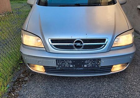 Opel Zafira 2.2 DTI -