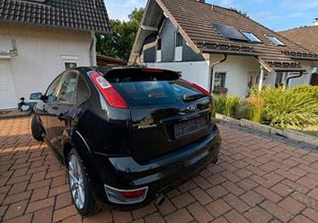 Ford Focus ST 2.5L V5 225PS