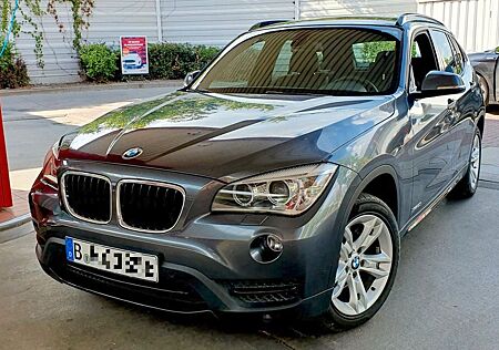 BMW X1 xDrive20i Sport Line = Wie neu, kaum gefahren