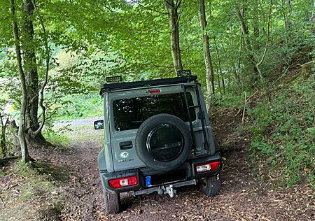 Suzuki Jimny - Hochwertig nachgerüstet und foliert