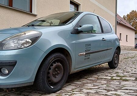 Renault Clio Authentique 1.2 16V Eco2 55kW Authentique