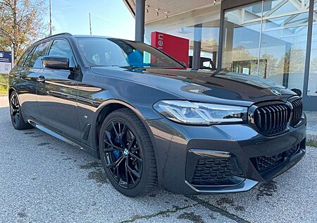 BMW 520d xDrive Touring/M-Sport/AHK/Pano/19"/ACC