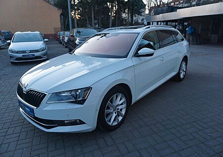 Skoda Superb 1.6 TDI Style*PANO*2SHZ*NAVI*KAMERA*