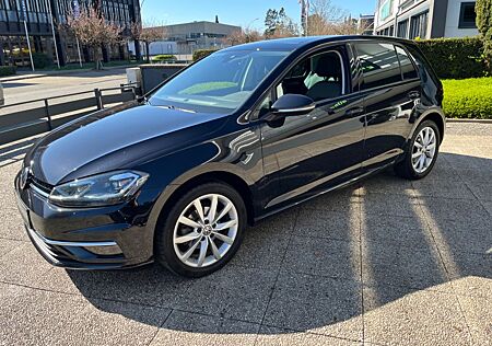 VW Golf Volkswagen VII Lim. Panorama, LED , Navi,Apple