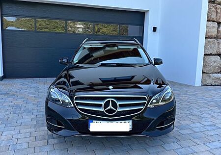 Mercedes-Benz E 220 BlueTEC 4MATIC T Autom. -