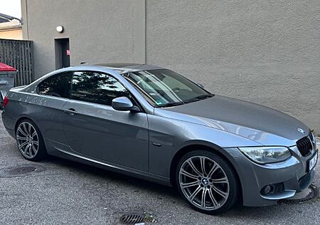 BMW 330i xDrive Coupé M PAKET VOLLAUSST.